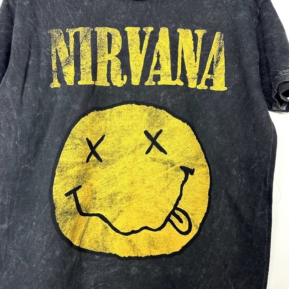 Nirvana NWOT Unisex Smile Black Crew Neck Short Sleeve Casual T-Shirt Medium - Picture 2 of 5